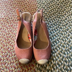 G.H. Bass and Co Red Wedges size 8